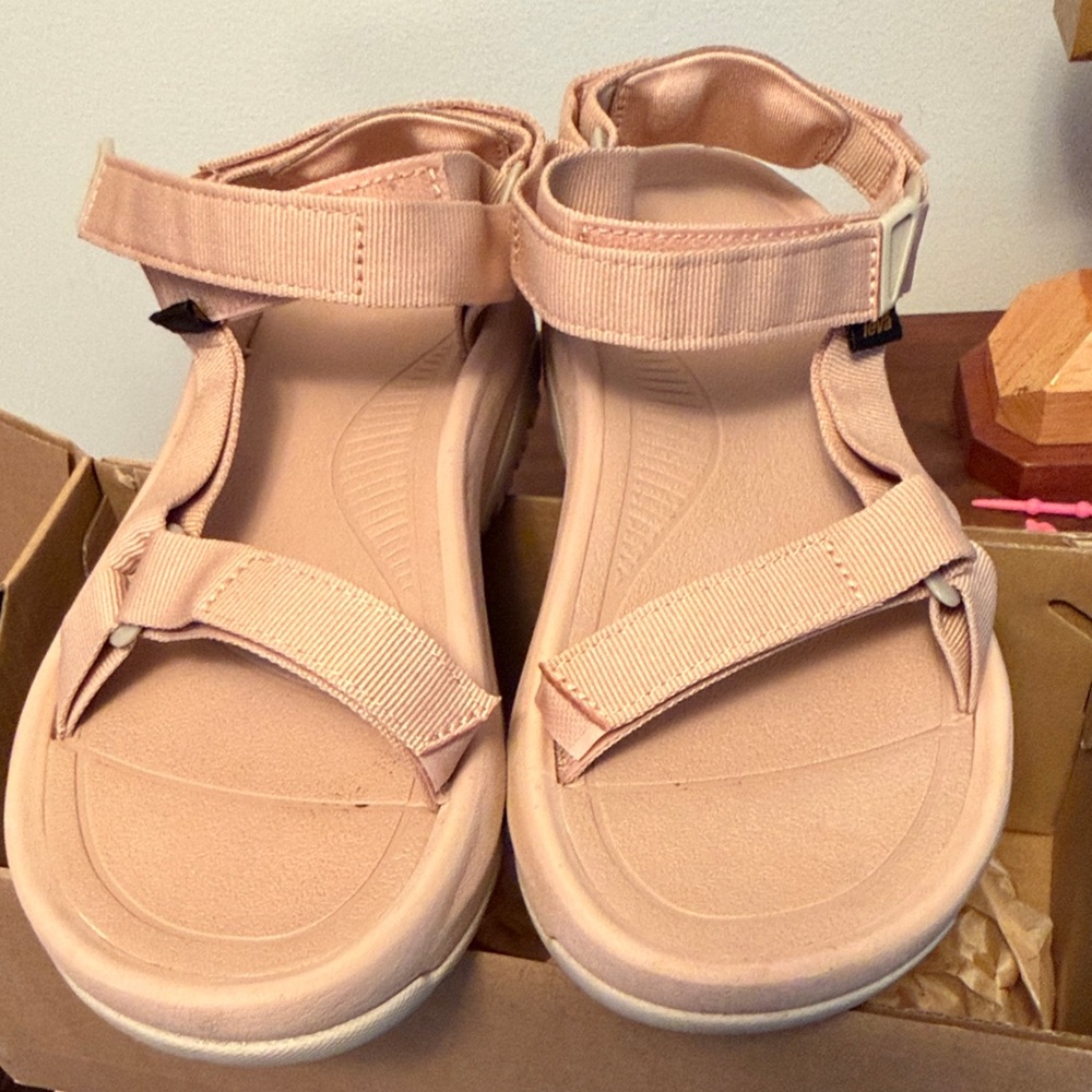 Women's Teva  hurricane xlt2 ampsolePink Sandals